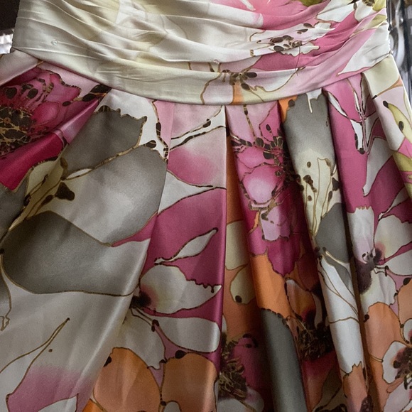 Adrianna Papell Dresses & Skirts - Silk halter cocktail dress, size 8P